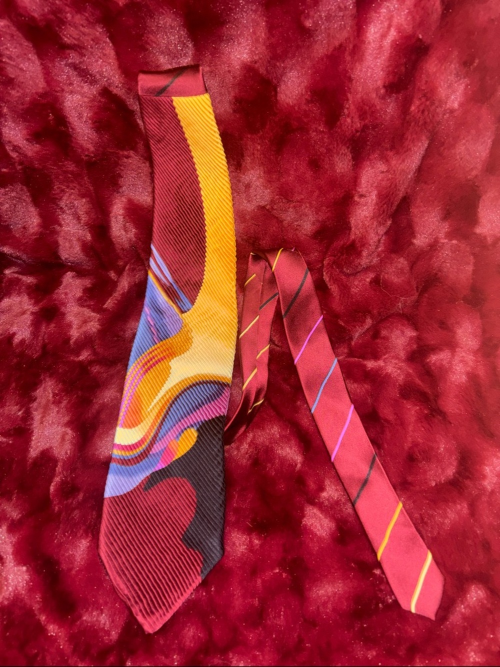 Men's Maroon Multi-Color Abstract Pattern Tie - Brand Not Visible